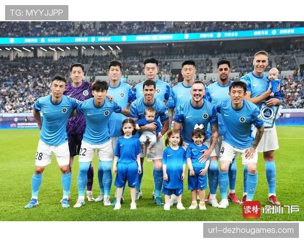 【2026年4月中超联赛·赛中·花絮赛场花絮：大雨滂沱，深圳新鹏城与梅州客家的比赛在积水中艰难进行